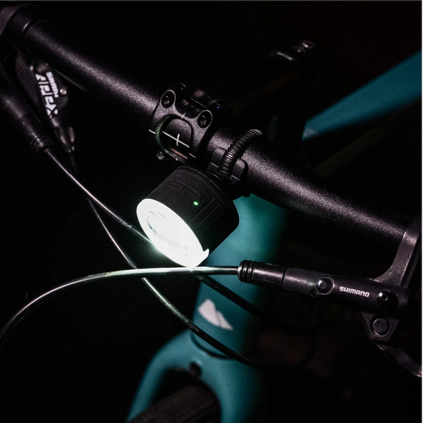 Powerful front light – up to 270 lumens